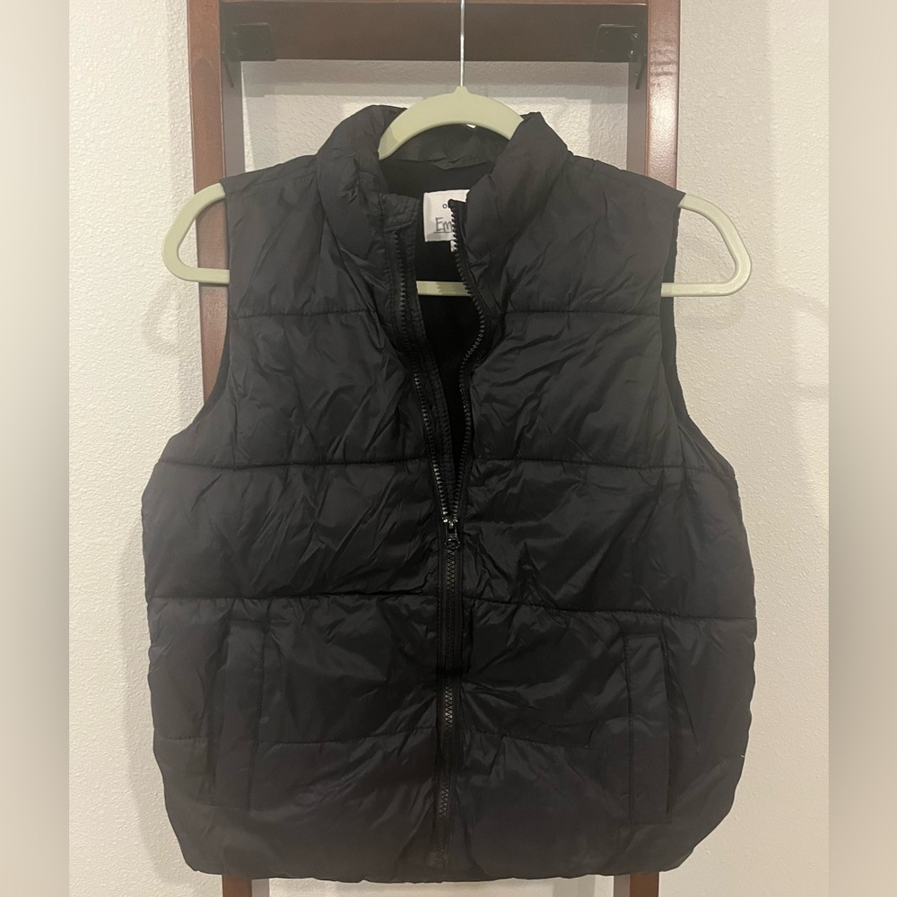 Black Old navy kids vest size L 10/12 super warm great condition